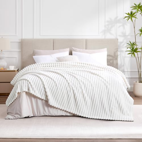RUIKASI Fleece Throw Blanket for Sofa - King Size Fluffy White Throws for Sofas Extra Large, Soft Warm Blanket Throw for Couch, Luxury Decorative