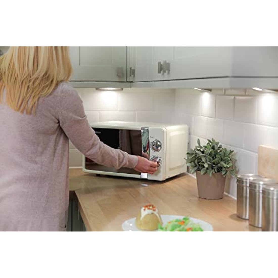 Russell Hobbs RHMM701C 17 Litre 700 W Cream Solo Manual Microwave with 5 Power Levels, Ringer & Timer, Defrost Setting, Easy Clean