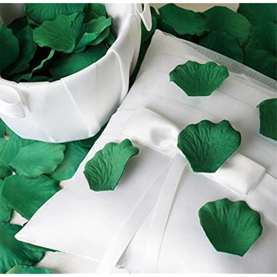SamHeng 1000Pcs Rose Petals Artificial Silk Petals for Wedding Party Valentine's Day Romantic Decorations Confetti Table Fake Flowers Roses Petals Dark Green