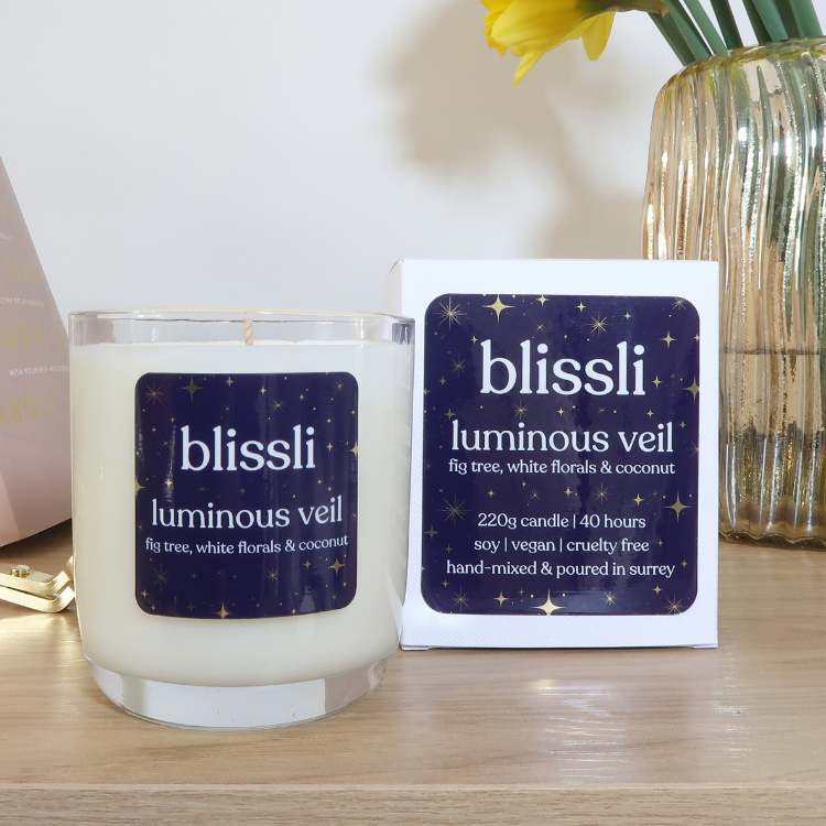 luminous veil – fig tree, white florals & coconut 220g soy candle