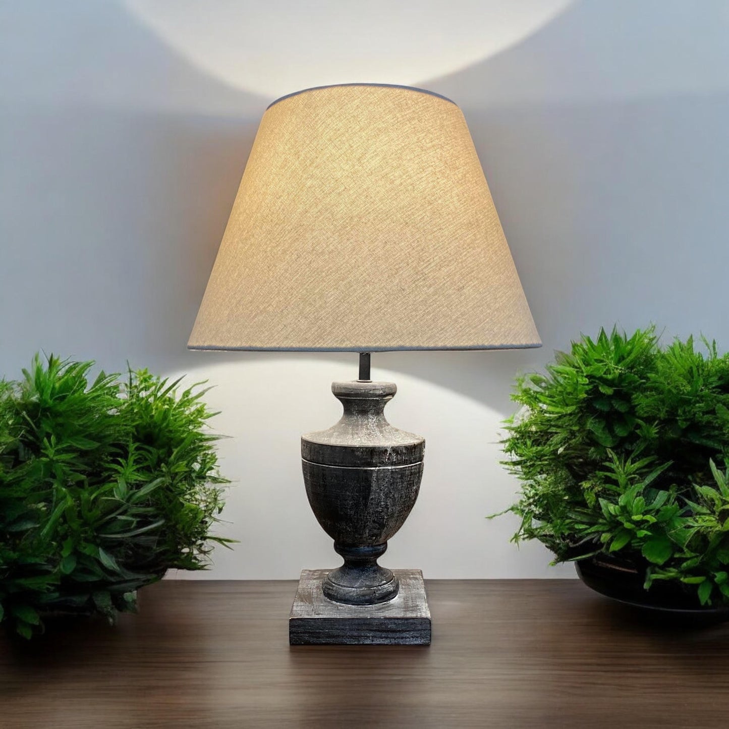 37CM TRADITIONAL LAMP AND SHADE