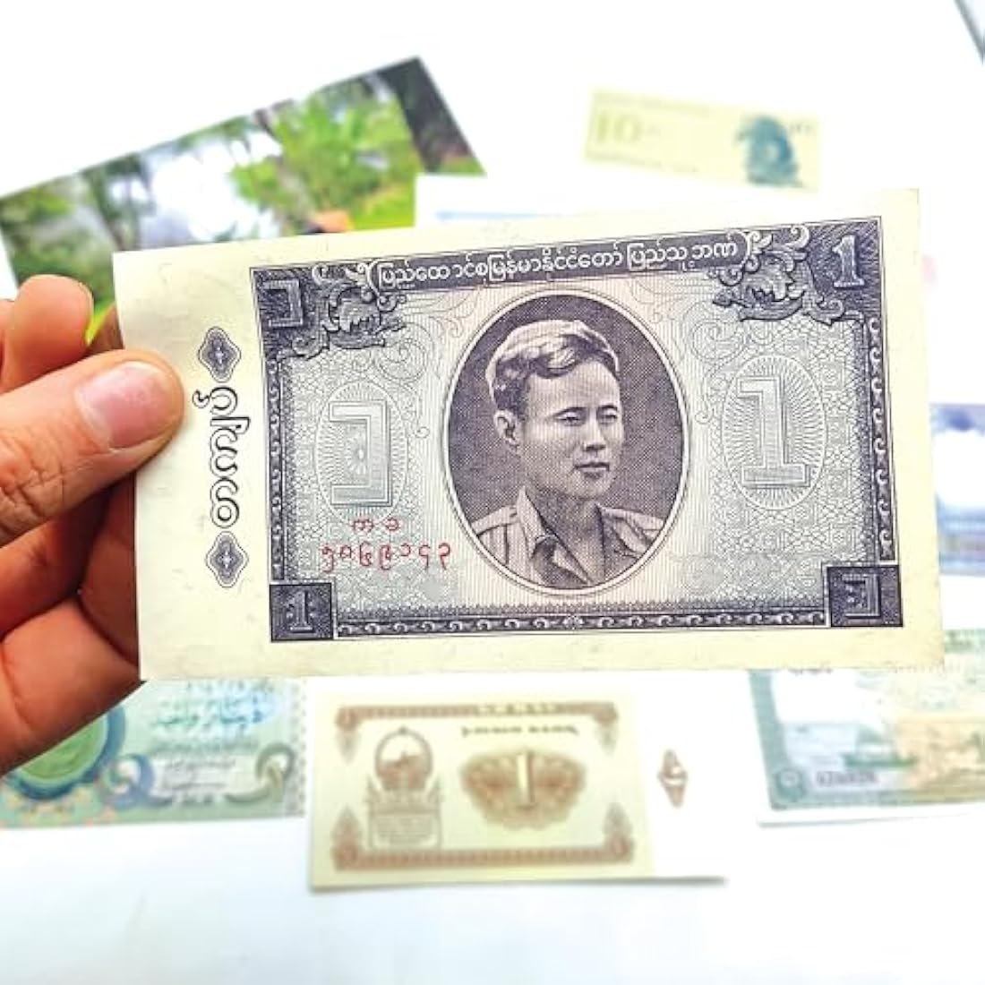 World Paper Money: 10 Banknotes from Asia - Elevate Your Foreign Currency Collection with Old Banknotes and complete your Album of Collectibles. Certificate of Authenticity included.