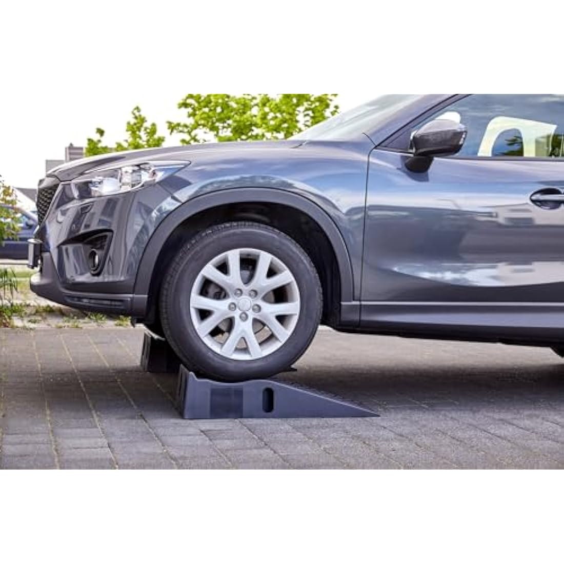 Cartrend 10639 Car Ramp Set 3 Tonnes up to 235 mm Lifting Platform Plastic Car Ramp with Override Protection 2 Pieces, Black