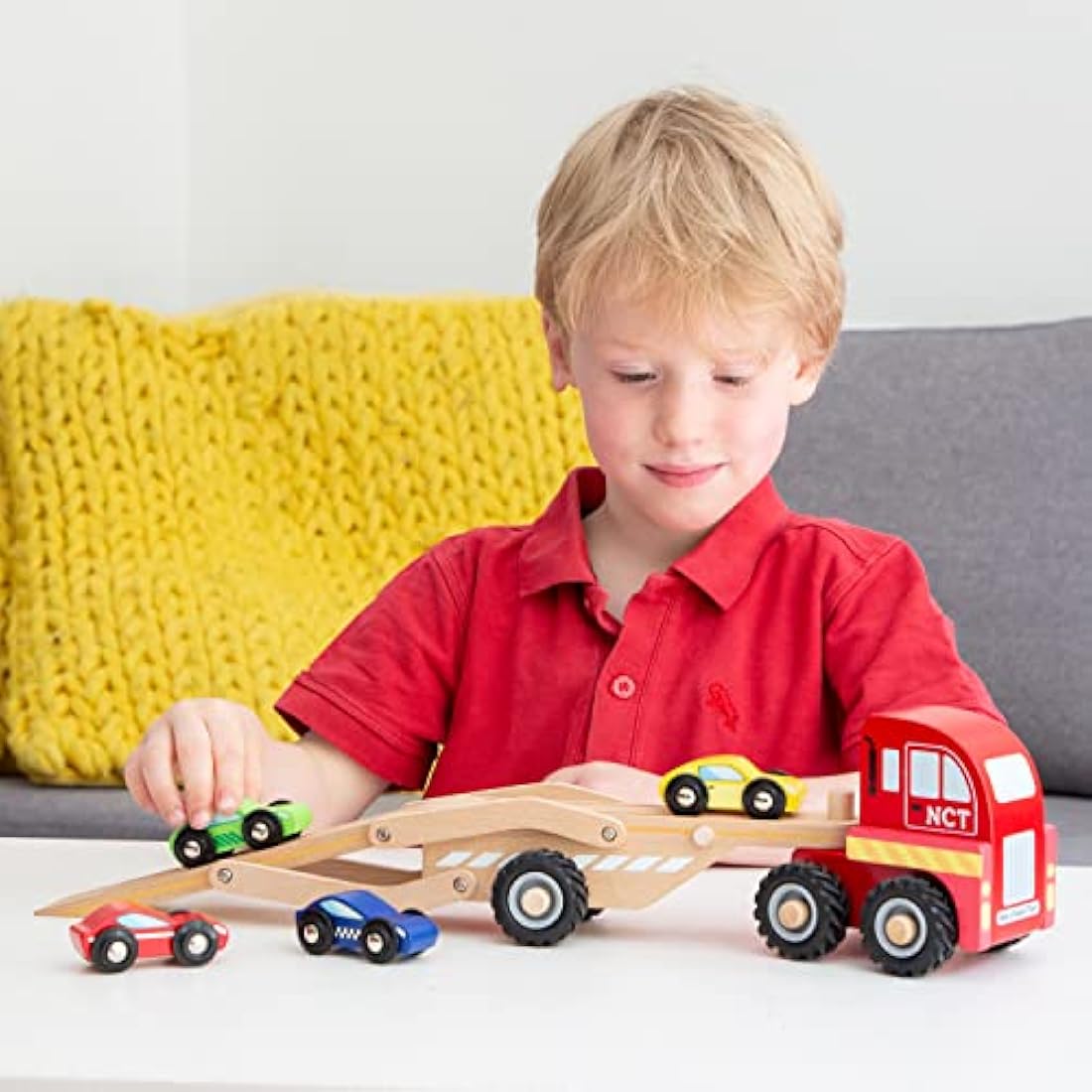 New Classic Toys - Wooden Car Transporter with 4 Vehicles - Montessori Toys, Car Game - Set of 1