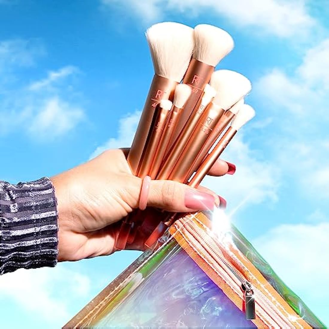 REAL TECHNIQUES The Wanderer Make up Brush Kit, Premium and Professional 8 Midi-size Brush Set with Bag, Soft Bristles, Foundations, Powders, and Concealers, Gold