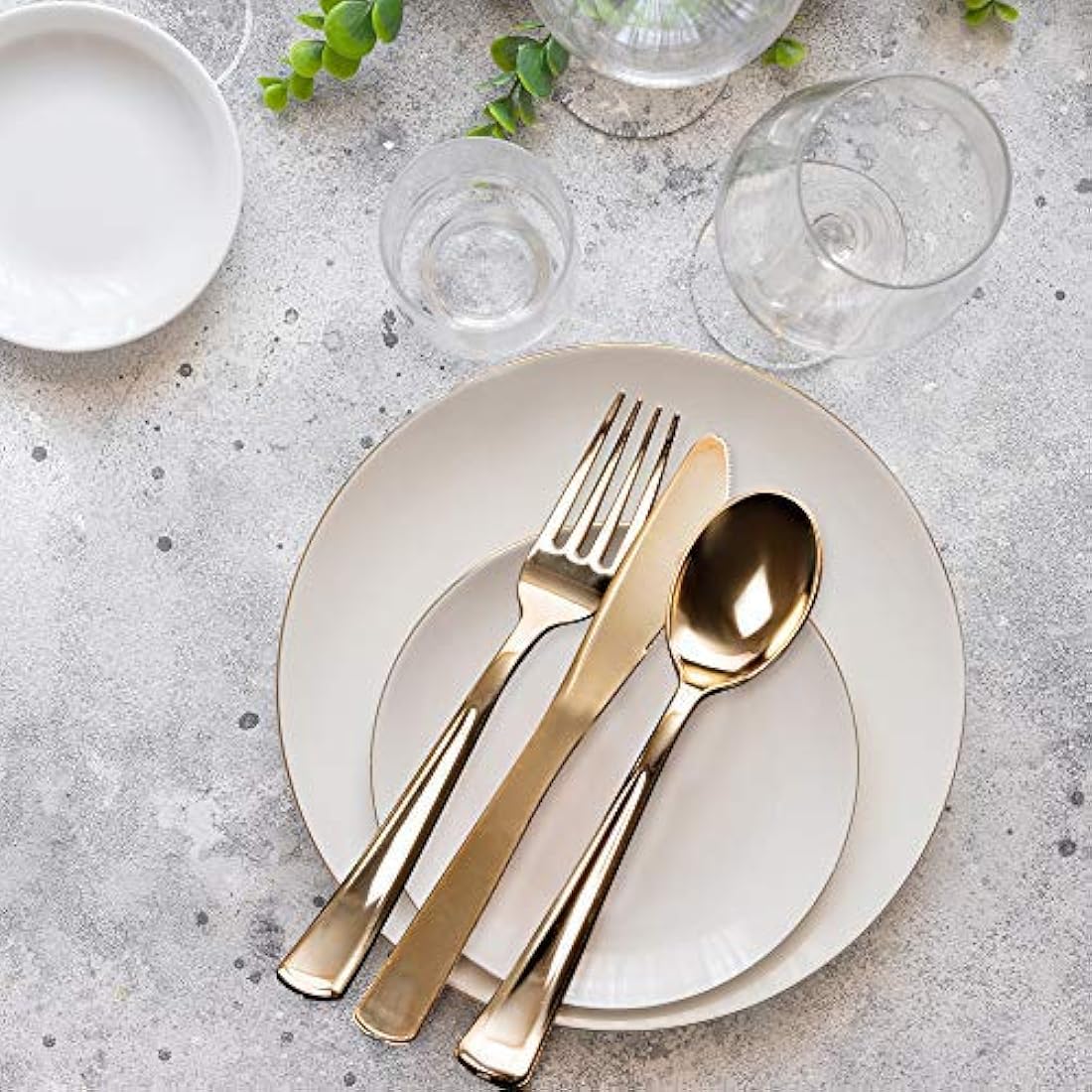 MATANA - 180 Elegant Gold Plastic Cutlery Set - 60 Knives, 60 Forks, 60 Spoons - Hand Washable, Reusable & Heavy Duty Tableware for Weddings, Birthday, Parties & Events