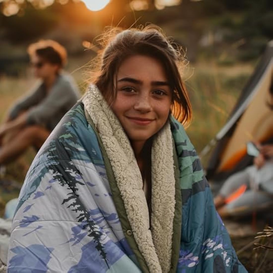 KawaGebo Kamp Outdoor Camping Blanket with Sherpa Lining, Camping Blanket Packable & Puffy Ultralight Soft Poncho DWR Camping Quilt for Cold Weather, Adventure, Sleeping, Backpacking 200x145cm
