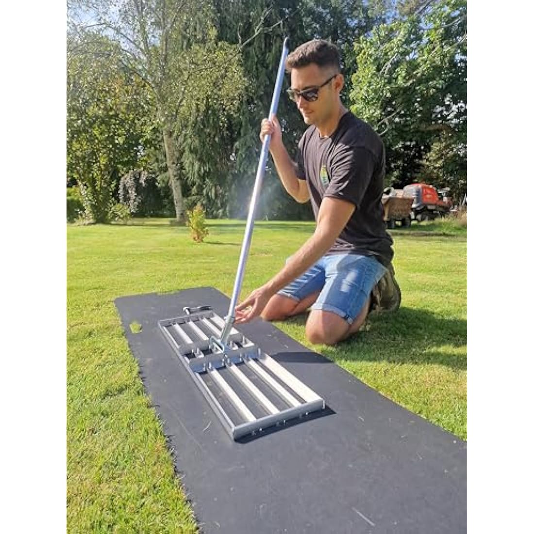 British Manufacturing Solutions 38" wide Stainless Steel Levelawn Lute: Premium levelling rake for top dressing, seeding, soil/sand. Luxury full-length heavy-duty aluminium handle. (38"wide)