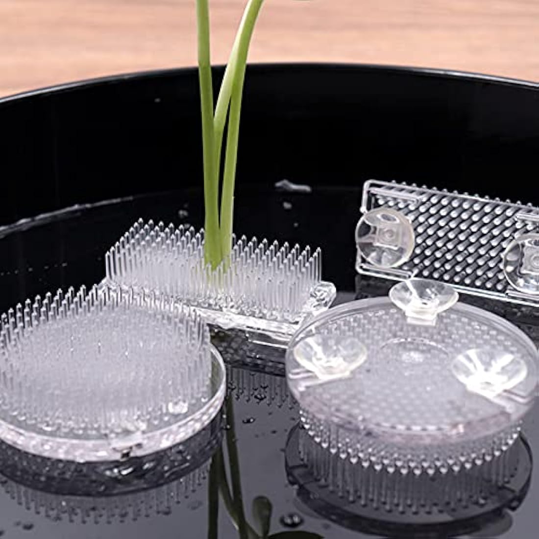 WANDIC 2Pcs Flower Frog, Round Rectangle Clear Plastic Ikebana Kenzan Frog Japanese Holder with 3 Suckers for DIY Flower Craft