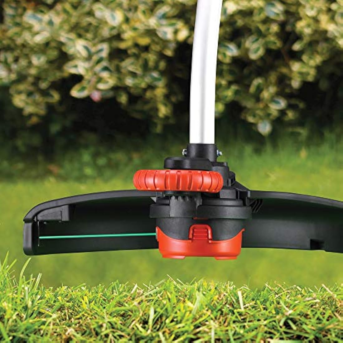 BLACK+DECKER Electric Strimmer, 700W, 240V, Corded, Automatic Single Line Feed, Cutting Width 33cm, GL7033-GB