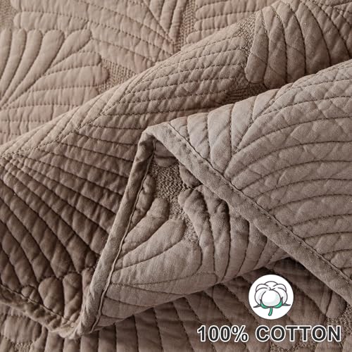 Qucover Quilted Bedspreads Soft and Comfortable Cotton Bedspread Super King Size with Elegant Embroidered Palm Leaf Pattern, 3 Pieces Bedspreads