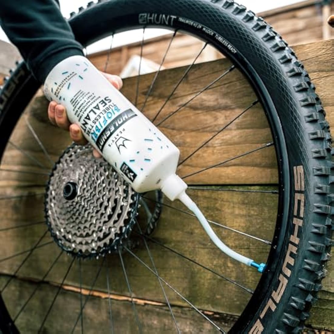 Peaty's Holeshot Biofibre Tubeless Tyre Sealant, Fast Acting Puncture Repair, Seals Up to 6mm holes for MTB, Road and Gravel Bikes, Uses Biodegradable Sealing Fibres