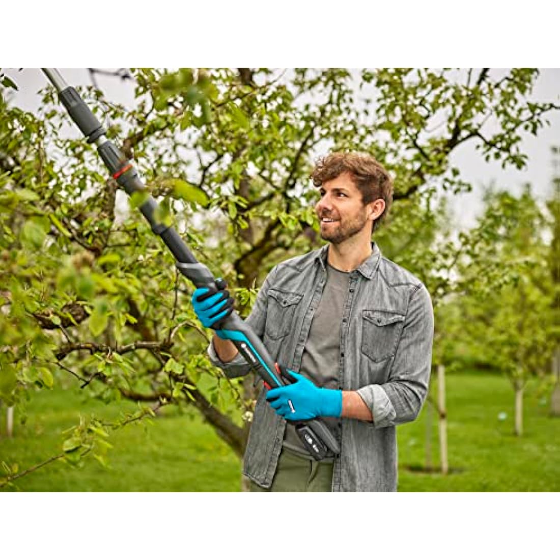 Gardena Cordless Telescopic Tree Pruner HighCut 360/18V P4A no battery: Lopper with telescopic handle for branches up to 5 m high, rotating cutting head, ergonomic handle, LED display (14776-55)