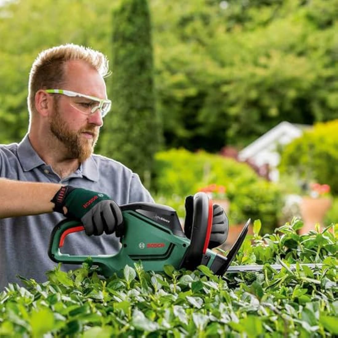 Bosch Trimmer UniversalHedgeCut 50 (480 W, Blade Length: 50 cm, for Medium Hedges, Tooth Opening: 26 mm, in Carton Packaging)
