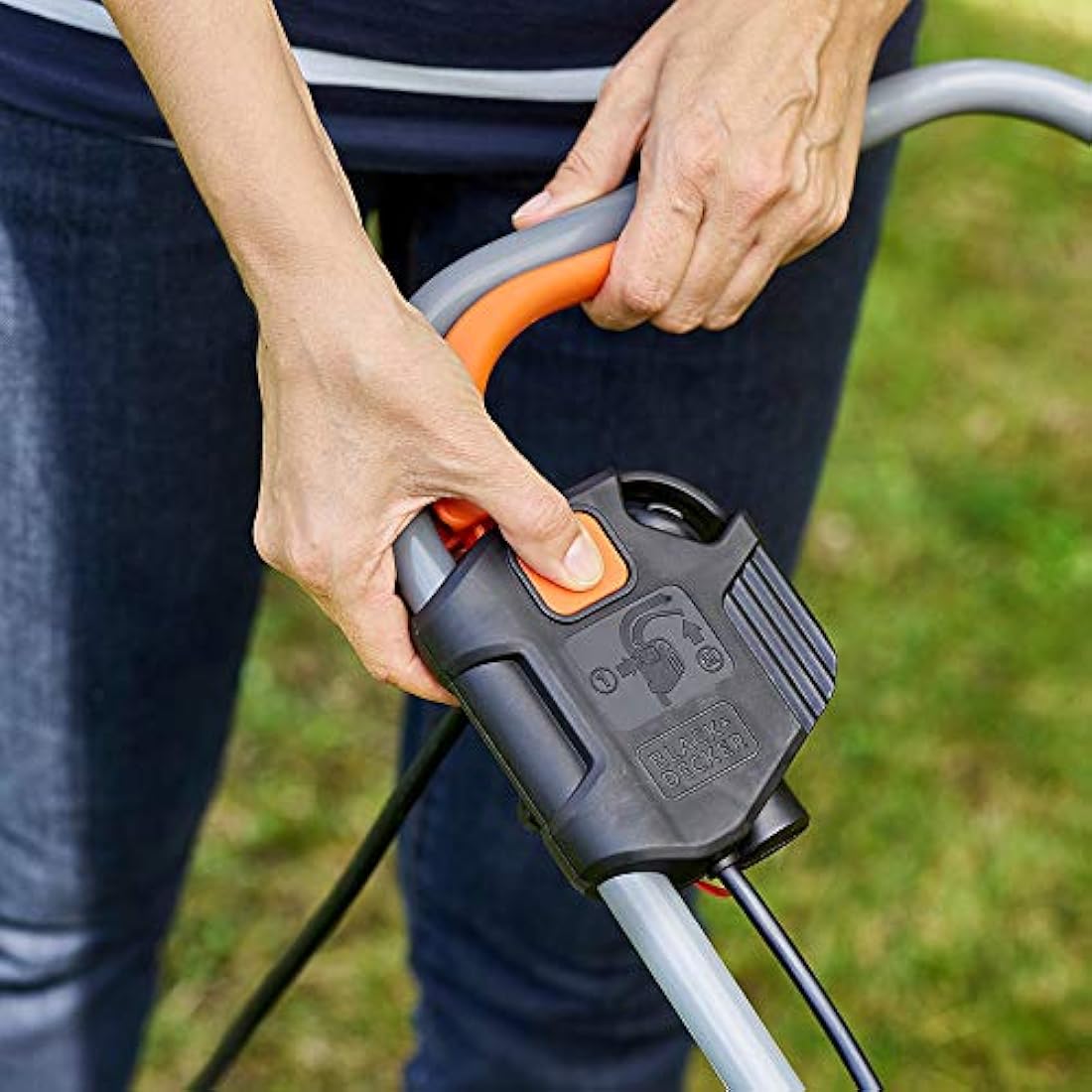 BLACK+DECKER® BEMW351-GB 1000W 32cm Electric Rotary Mower