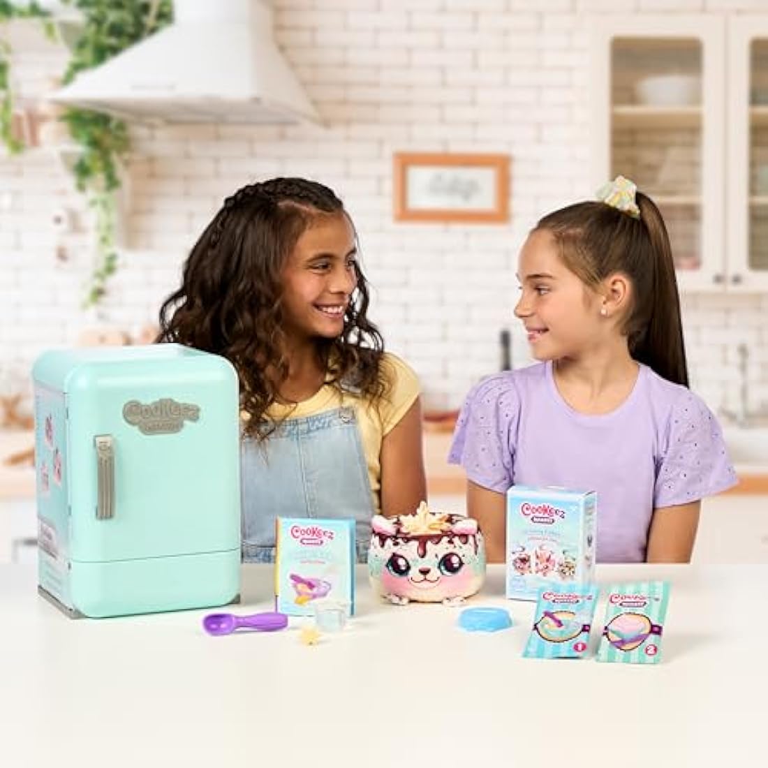 Cookeez Makery Freezy Cakez Mix & Decorate your plush best friend! Place your cake mix in the freeze And Be Amazed When A Scented, Shivering, Interactive Plush Friend comes out!