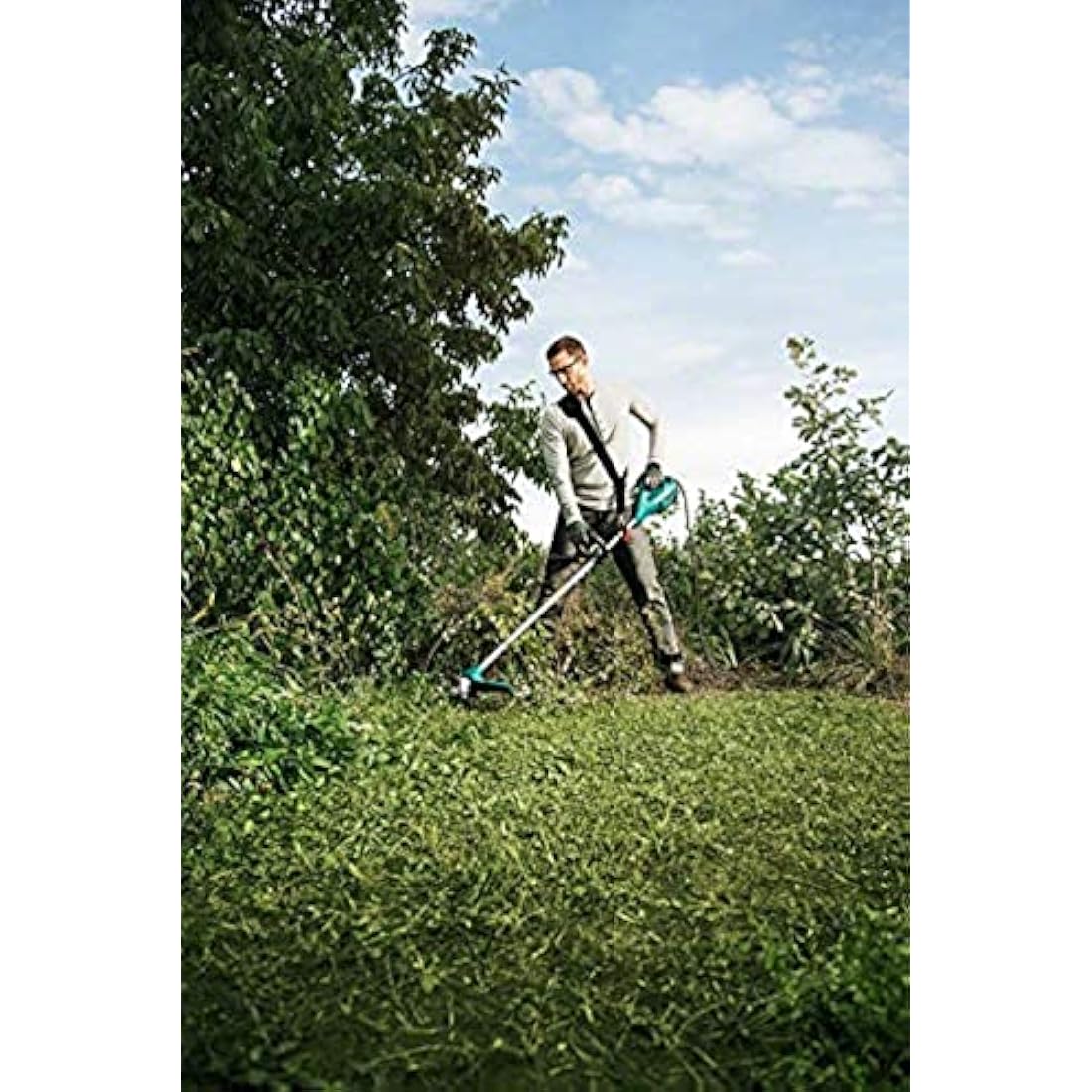Bosch Corded Brush Cutter AFS 23-37 (950 W, cutting diameter blade: 23 cm, cutting diameter line: 37 cm, in carton packaging)