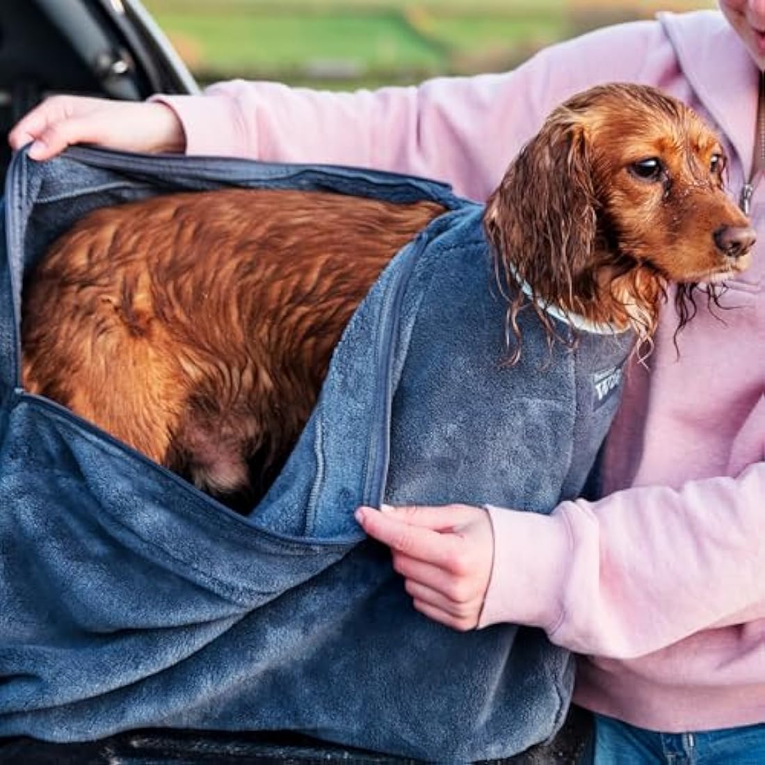 Henry Wag Dog Drying Bag - Soft & Highly Absorbent Microfibre, Muddy Pet Accessories, Quick Drying - Designed for Dogs - L (100 x 75 x 54cm)