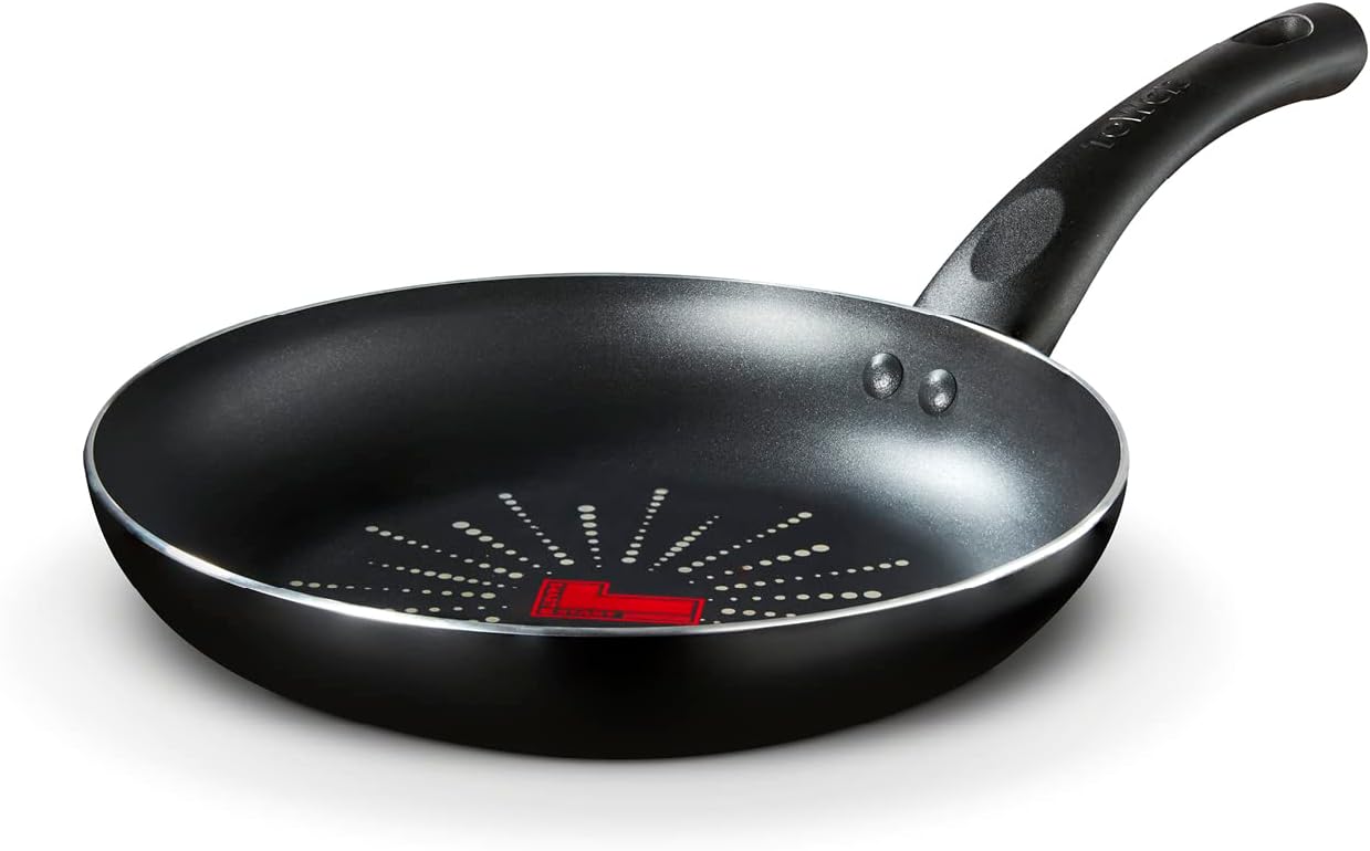 Tower SmartStart Classic 24cm Aluminium Frying Pan, New but small chip in coating.