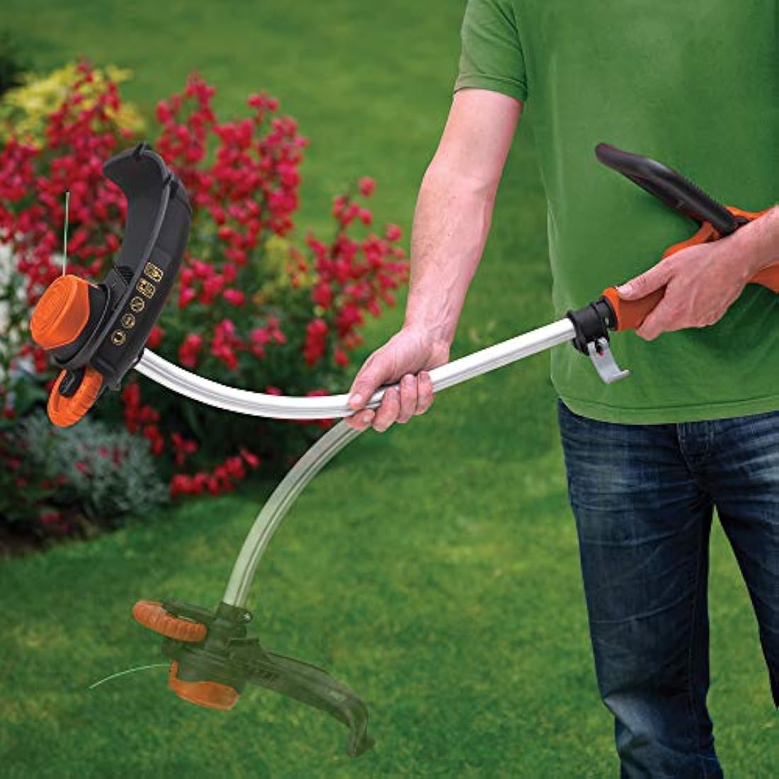 BLACK+DECKER Electric Strimmer, 700W, 240V, Corded, Automatic Single Line Feed, Cutting Width 33cm, GL7033-GB
