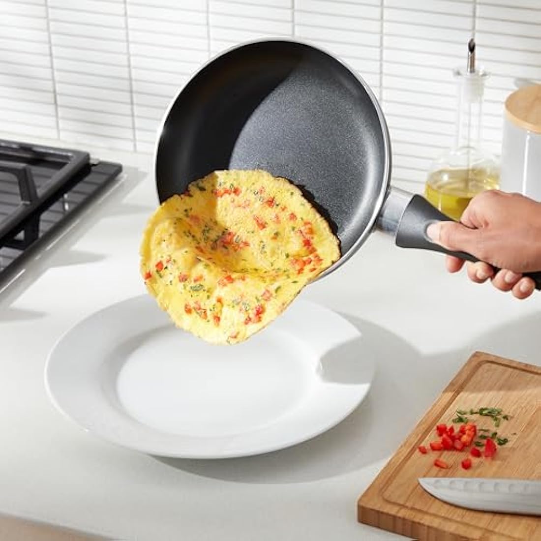 Amazon Basics 3-Piece Non-Stick Frying Pan Set, 20 cm, 25 cm, and 30 cm, Variety Pack, Black