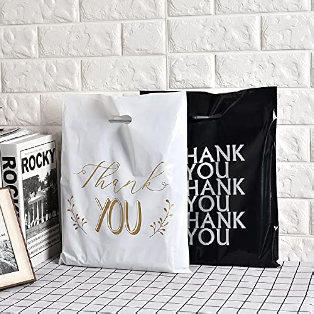 100 Pack Thank You Carrier Bags - 30x38cm Merchandise Retail Plastic Carrier Bags with Handles for Shopping, Gifts, Boutique, Stores, Business, Market Stall, Trade Shows, Wholesale (Black+ White）