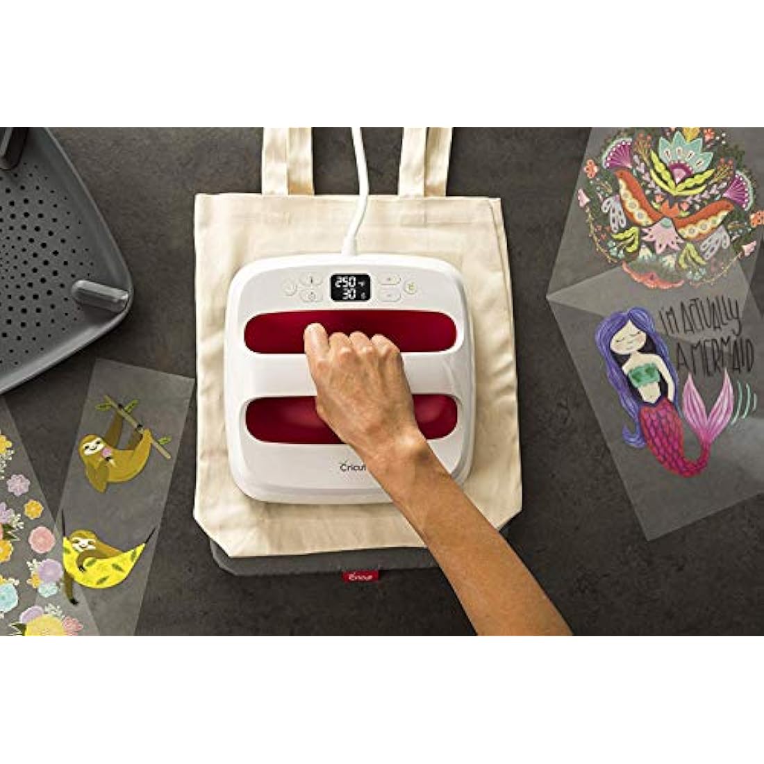 Cricut EasyPress 2 | 30 cm x 25 cm (12" x 10") Heat Plate | Heat Press for Iron On Vinyl (HTV), Infusible Ink and Sublimation | Heats up to 205°C (400°F) | Raspberry