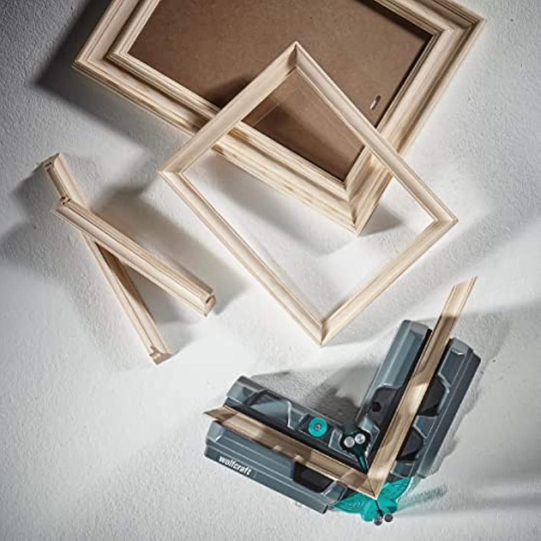 wolfcraft Bevel and Mitre Box, 100 mm I 6948200 I 2-in-1 Product for Precise baseboards with Automatic Mitre Transfer - Made in Europe