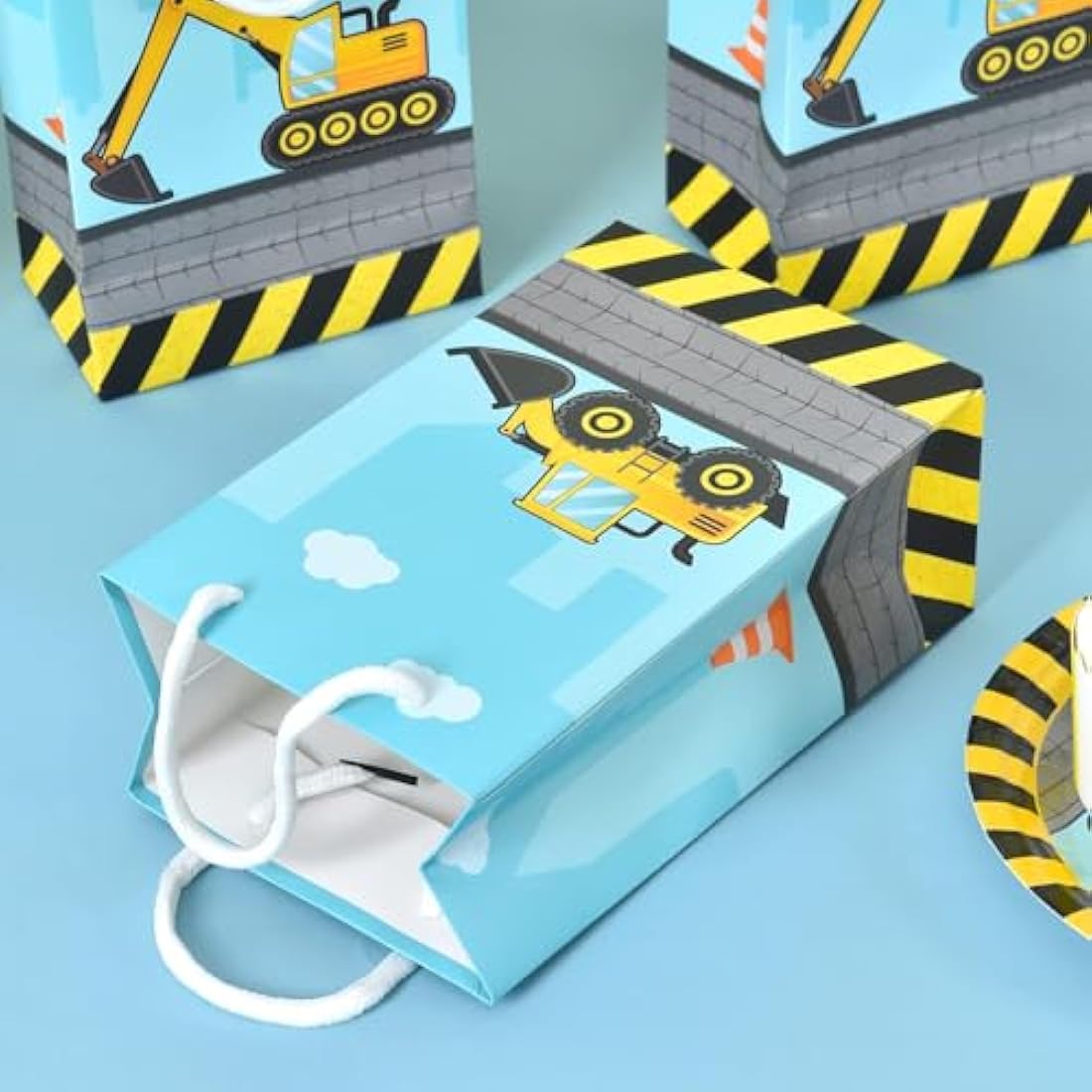 WERNNSAI Construction Party Favor Bags - 16PCS Construction Birthday Party Supplies for Boys Kids Dump Truck Gift Bags for Birthday Baby Shower Supplies Excavator Candies Treats Goodies with Handle