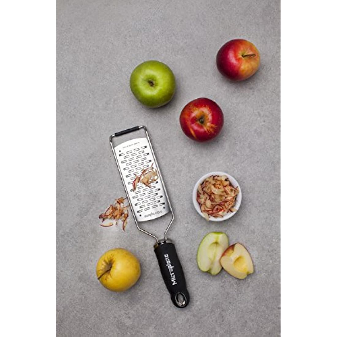 Microplane Kitchen Grater Ribbon for Hard Cheese, Apple, Carrot, Zucchini and Chocolate from The Gourmet Series in Black & Stainless Steel,45002