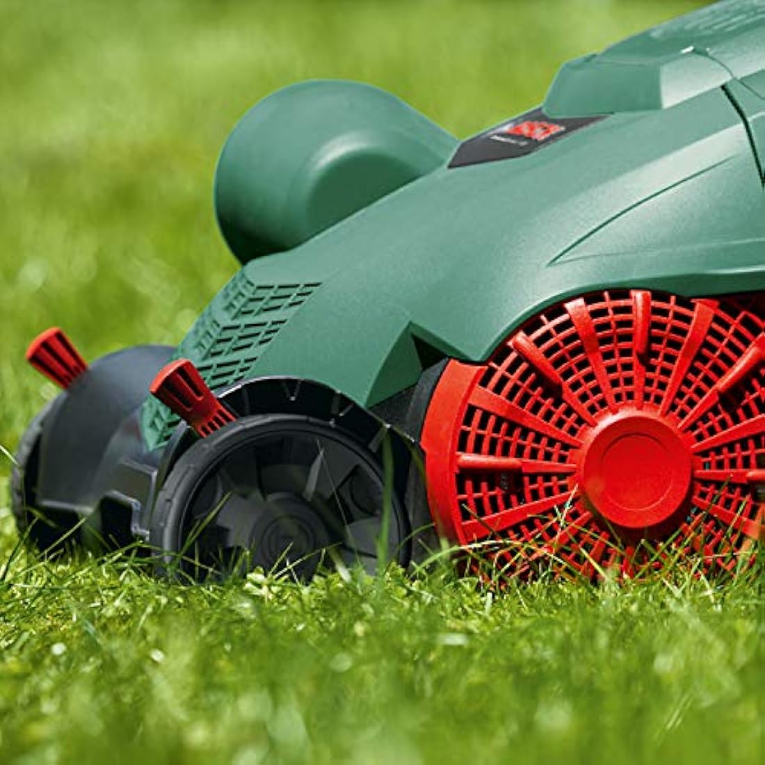 Bosch Electric Lawn Raker UniversalRake 900 (900 W, Operating width: 32 cm, Capacity of collection box: 50 l, in carton packaging)