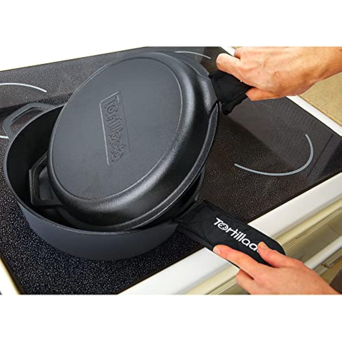 Tortillada - Cast Iron Skillet (26 cm) & Pot | Dutch Oven (3.5 Liter) | Preseasoned Cast Iron Combo Cooker + Handle Holder + E-Book with 50 Recipes, Kitchen Cookware