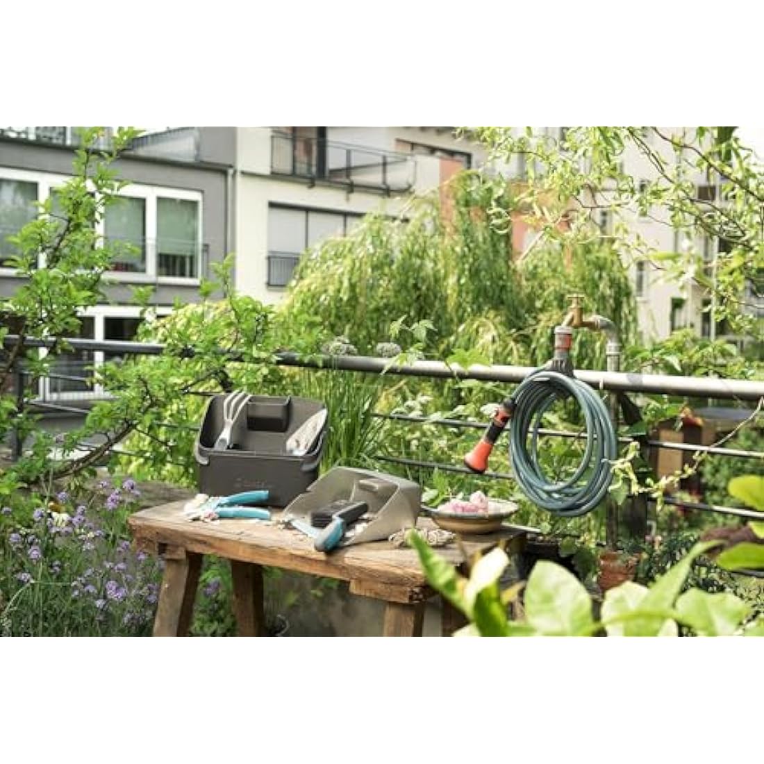 Gardena City Garden Terraces Spiral Hose 7.5 m: 9 mm Garden Hose with Integrated Hose Holder, Original Gardena System Components and Shower, Gray