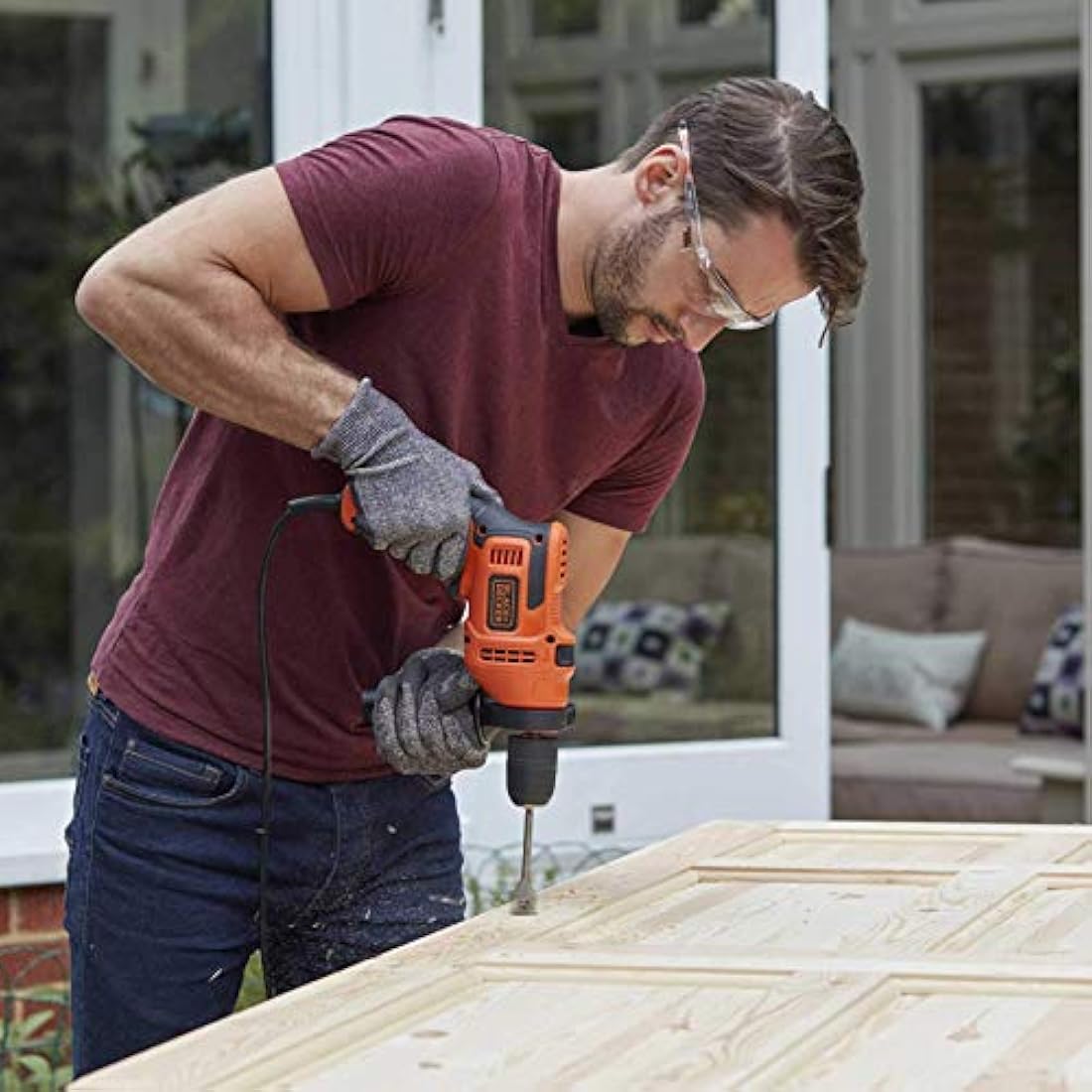 BLACK+DECKER 500W Electric Hammer Drill, Powerful 0-49,300 BPM for Masonry and Concrete, Compact Design with Side Handle, BEH200-GB