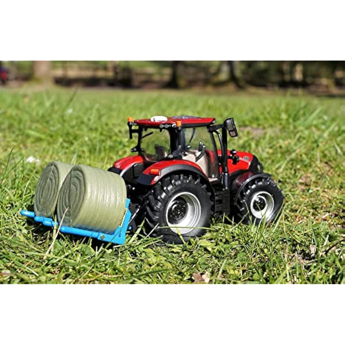 Britains 1:32 Fleming Bale Lifter, Tractor Toy Accessories, Compatible with 1:32 Scale Tractors, Farm Animals and Toys, Suitable for Collectors and Children from 3 Years