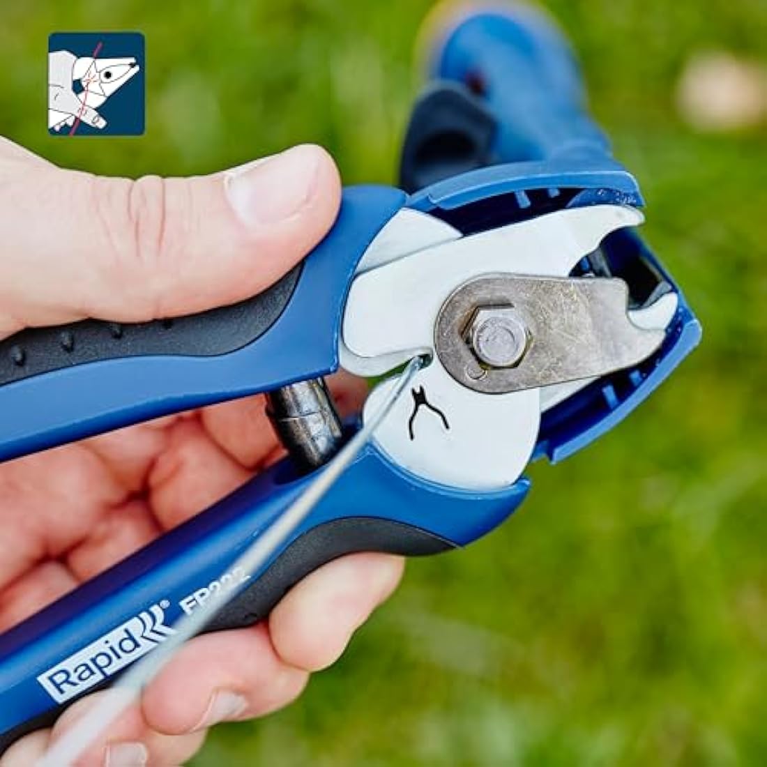 Rapid FP222 Fence Pliers for VR22 Fence Hogrings with High Capacity Magazine, Ergonomic Soft Handle, and Easy Storage Features, Includes 200 VR22 Hogrings (40303112)