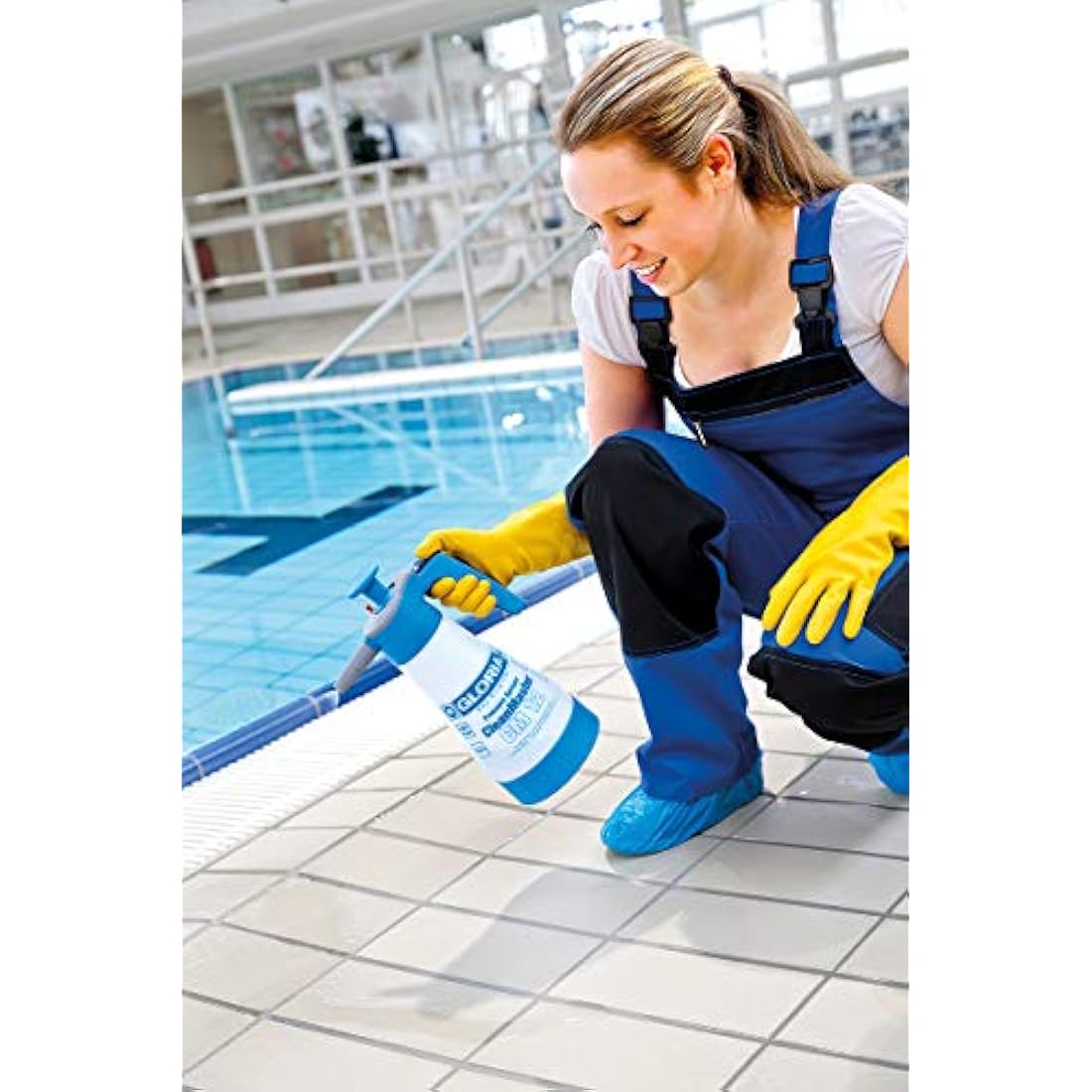 Gloria "CleanMaster CM12" Hand-Operated Sprayer, White/Blue, 1.25 Litre