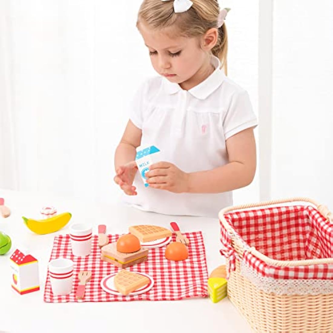 New Classic Toys - Wooden Picnic Basket with Pretend Food and Accessories - Montessori Toys, Wooden Food - Traditional Picnic Basket with Picnic Accessories - 1 Set, Black