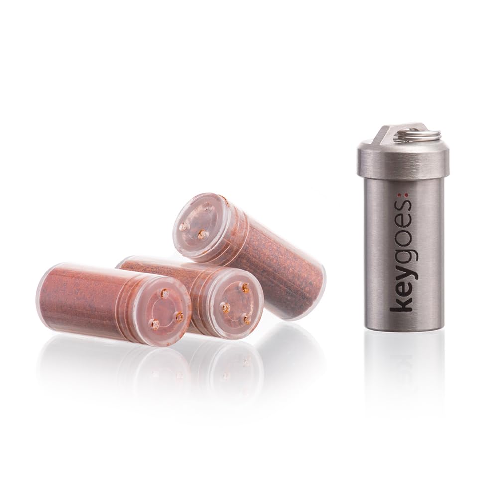 keygoes:chili Titanium Mini Keyring Chilli Shaker with Three Sharpest Chilli Varieties Trinidad Moruga Scorpion, Bhut Jolokia and Carolina Reaper