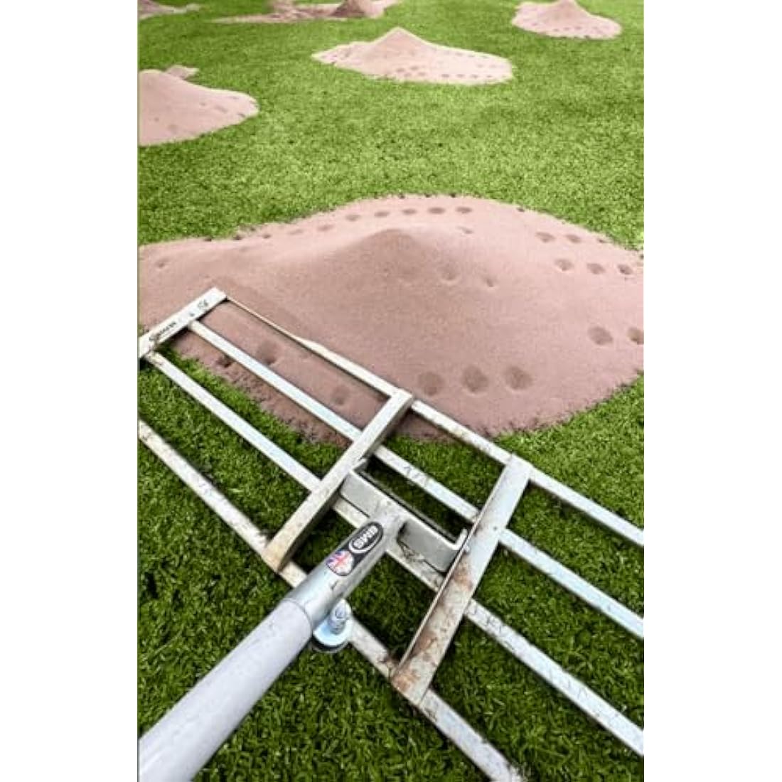 British Manufacturing Solutions 46” wide Stainless Steel Levelawn Lute: Premium levelling rake for top dressing, seeding, soil/sand. Luxury full-length heavy-duty aluminium handle. (46"wide)