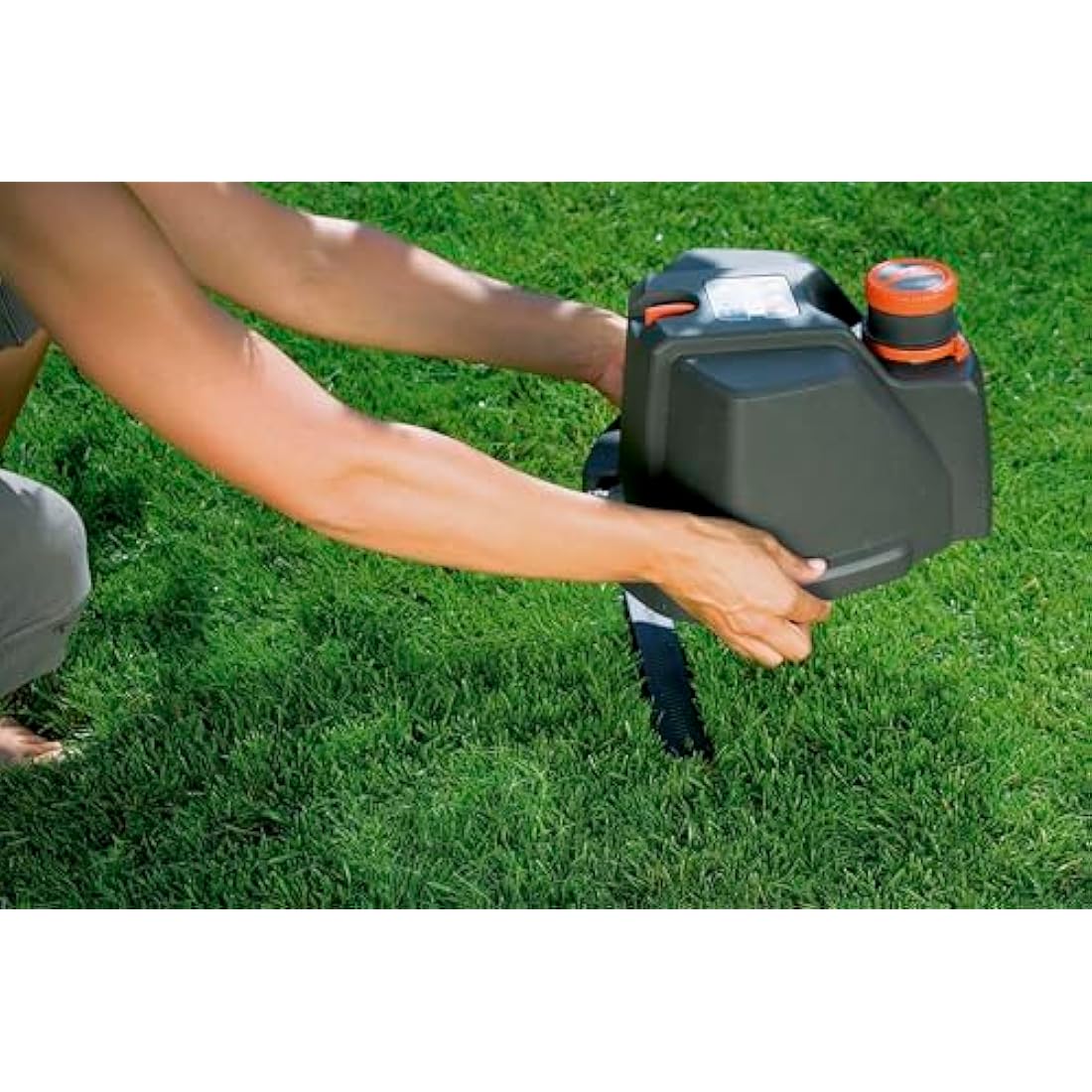 Gardena Comfort Large-Area Irrigation AquaContour automatic: Surface irrigation for individual irrigation Almost every garden contour, simple programming, range 2.5-10.5 m (8133-20)