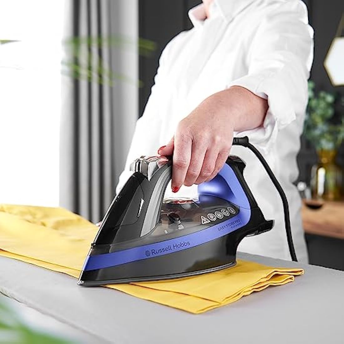 Russell Hobbs Steam Iron [2400W, 200g extra steam boost] EasyStore Pro (opt. temperature for all fabrics, space-saving cable storage, ceramic soleplate, self-cleaning, anti-limescale) 26731