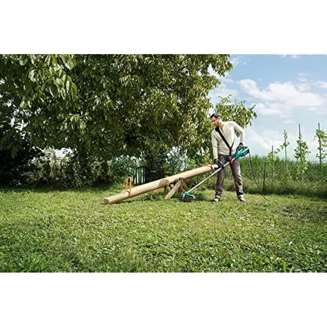 Bosch Corded Brush Cutter AFS 23-37 (950 W, cutting diameter blade: 23 cm, cutting diameter line: 37 cm, in carton packaging)