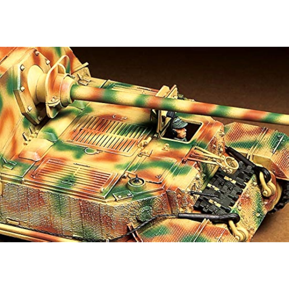 TAMIYA 300035325 – 1: 35 WWII German Heavy Armoured Tank Elephant, Beige
