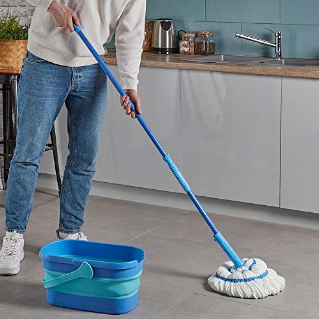 Spontex Ultra Compact Twist Mop and Bucket Set | Microfibre Mop with Built-In Self-Wringing System | 10L Foldable Bucket | Cleans Laminate, Wood & Tile Flooring | Washable Mop Head