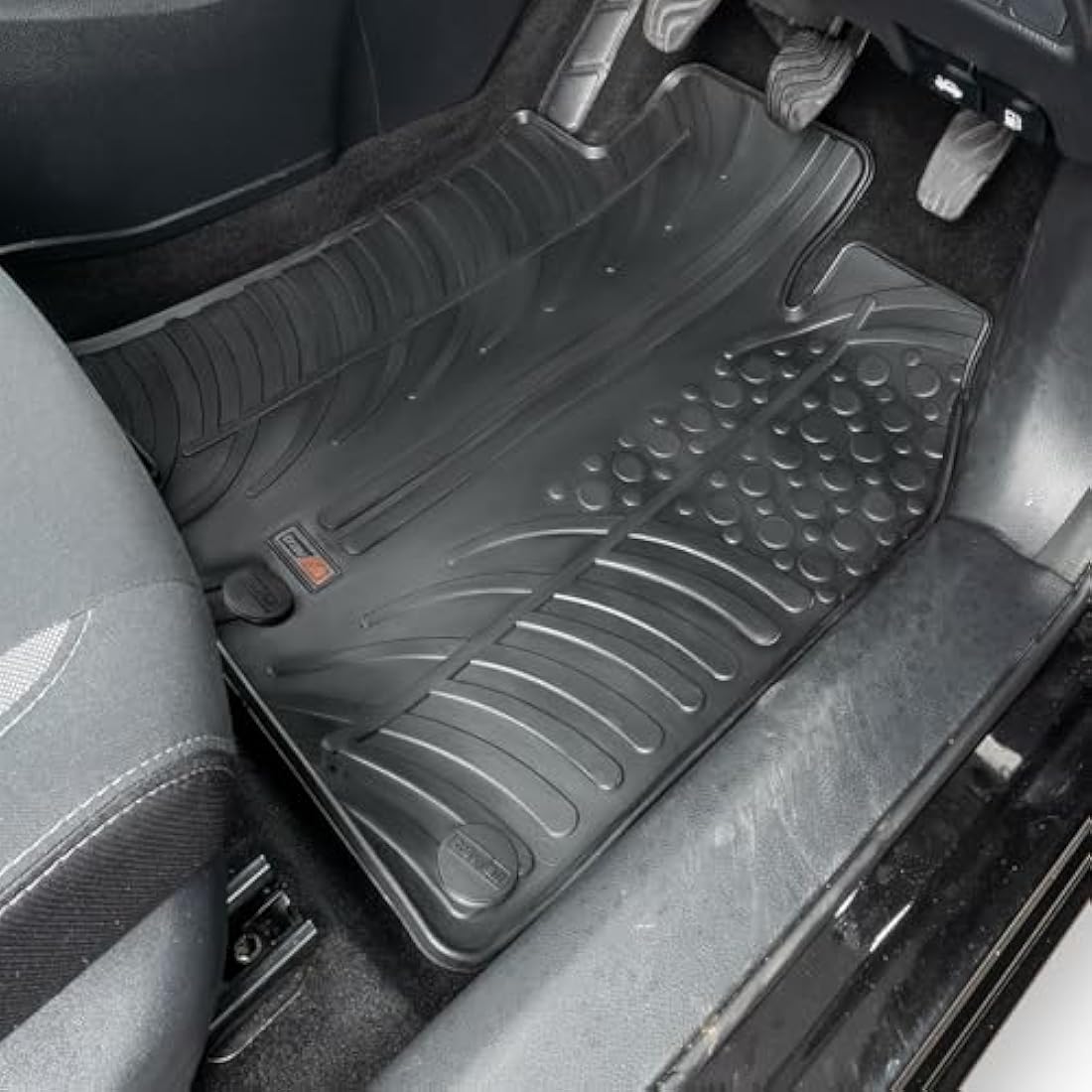 TRAVALL Rubber Car Mats (set of 4) compatible with Nissan Qashqai (2013-2021) Heavy Duty Floor Mats Moulded Premium Mats Easy Clean Black with Clips - Anti Slip All-Weather Protection