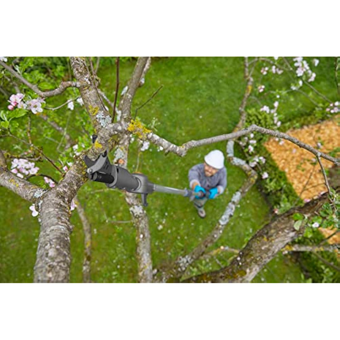 Gardena Cordless Telescopic Tree Pruner HighCut 360/18V P4A no battery: Lopper with telescopic handle for branches up to 5 m high, rotating cutting head, ergonomic handle, LED display (14776-55)