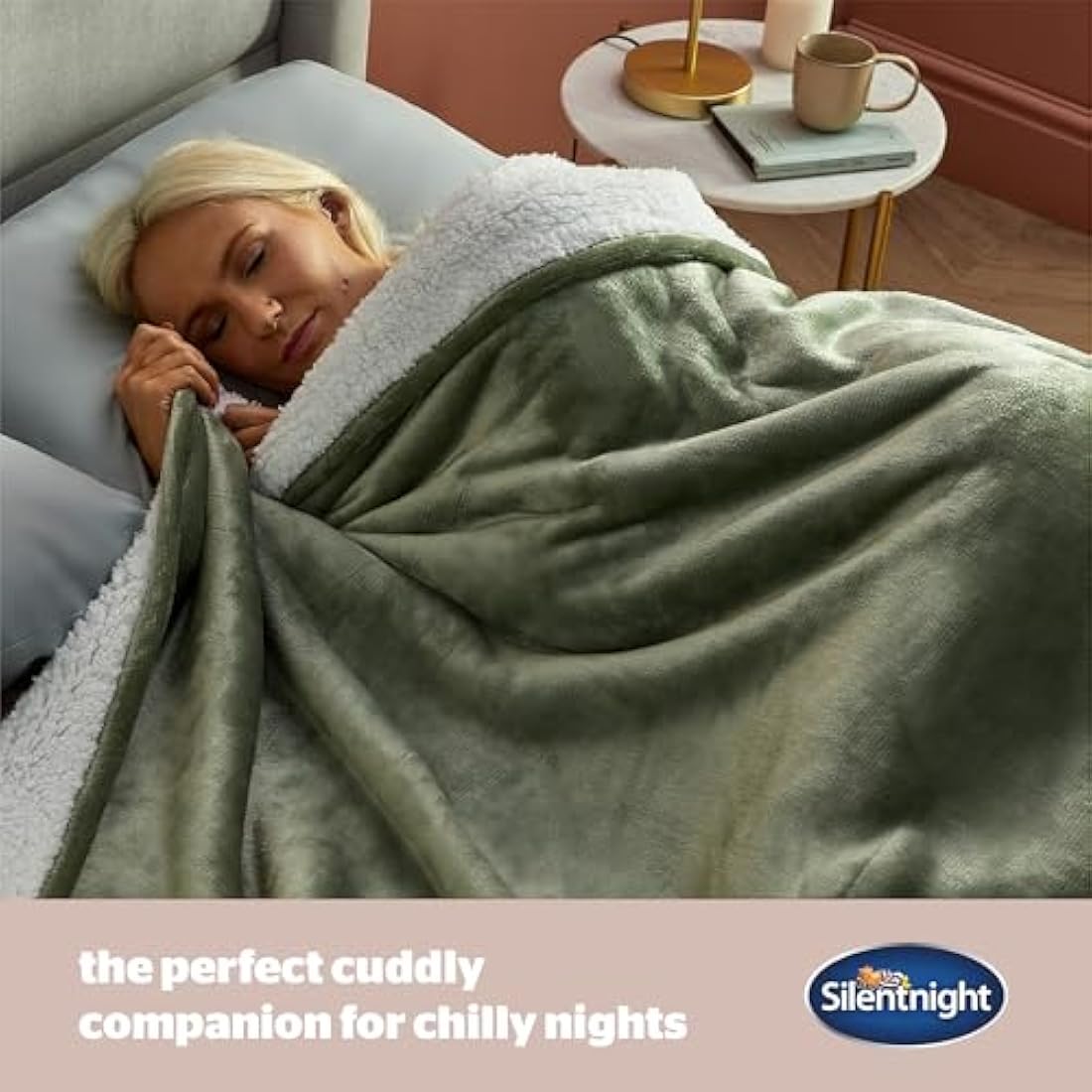 Silentnight Snugsie Giant Blanket - Fleece Throw Plush Blanket Super-Sized with Warm Sherpa Fleece Inside Reversible for Whole Family Sofa Couch Bed - 240 x 180cm – Green