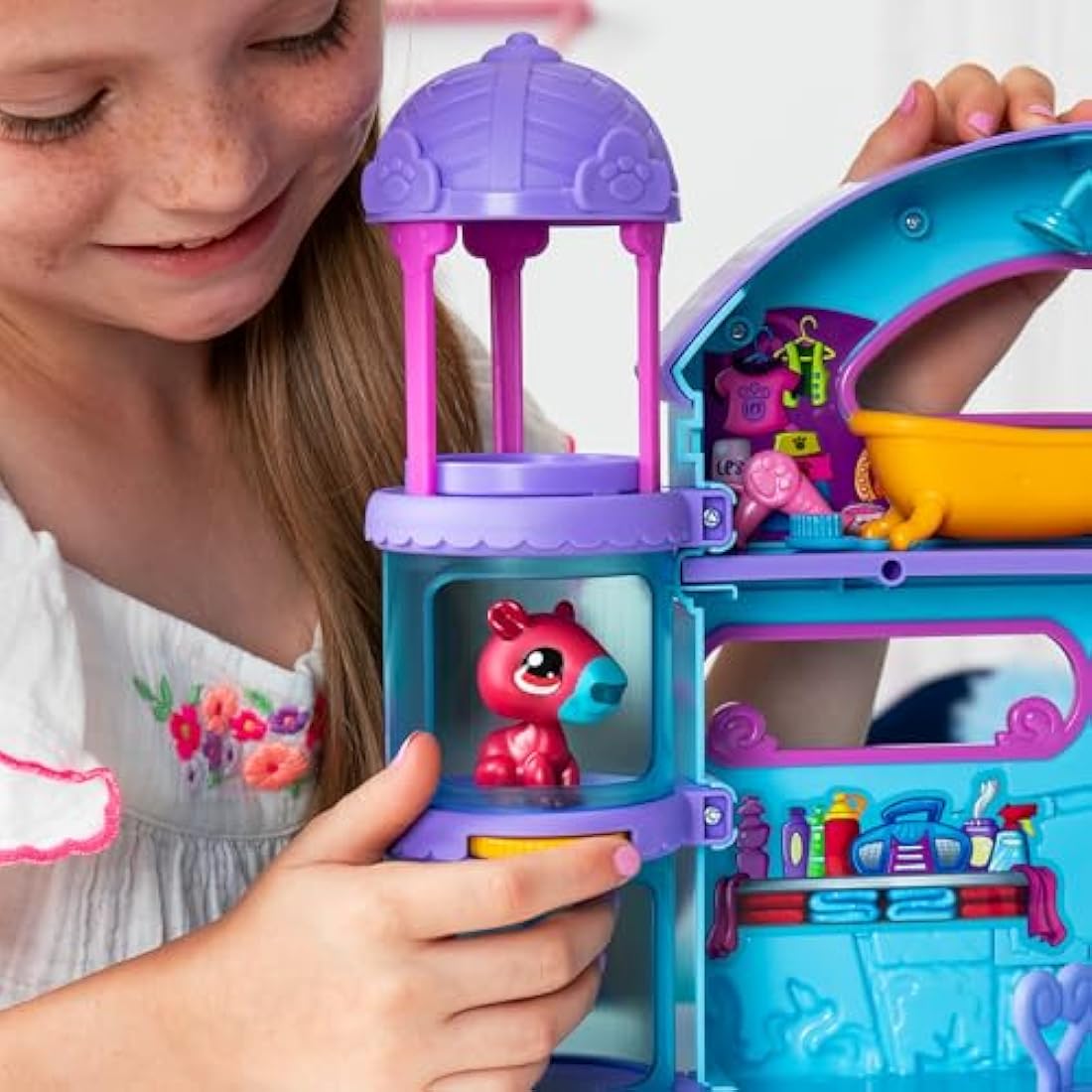 Littlest Pet Shop Series 2 Pet Shop Playset | LPS Playset With 2 Pet Mini Figures 20 Accessories 1 Collector Card And 1 Virtual Code | Animal Collectable Kids Toys For Girls And Boys