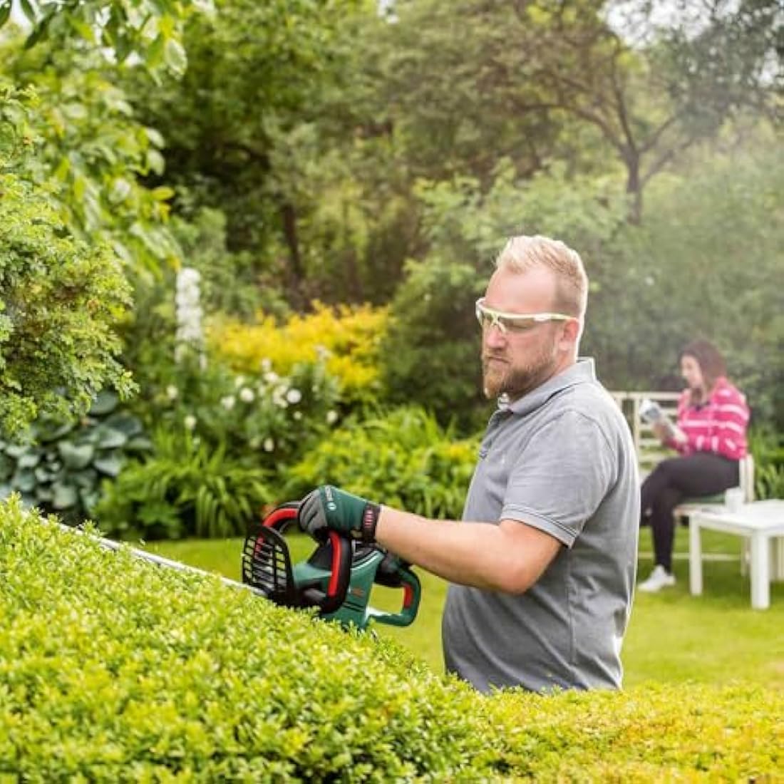 Bosch Trimmer UniversalHedgeCut 50 (480 W, Blade Length: 50 cm, for Medium Hedges, Tooth Opening: 26 mm, in Carton Packaging)